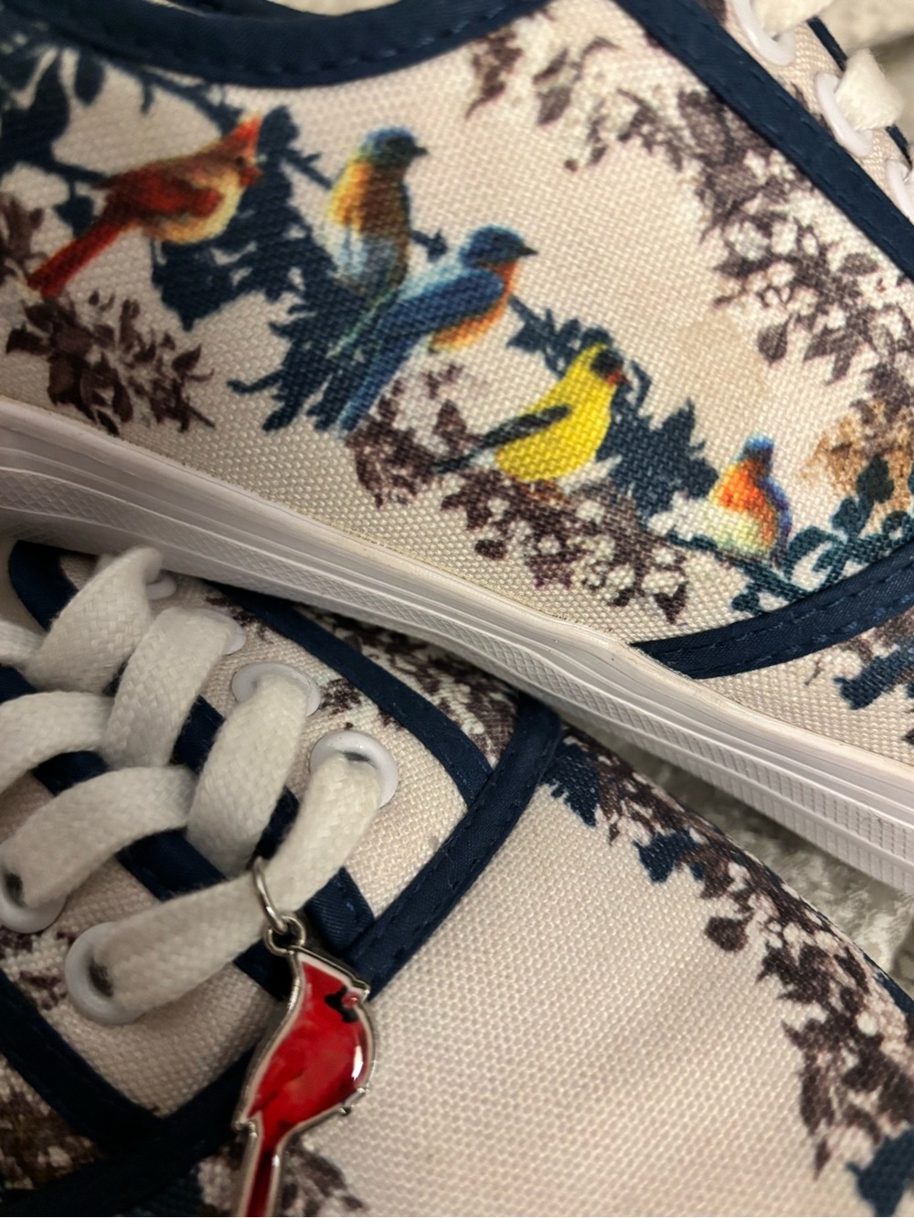 Bradford Exchange Songs of Spring Bird Sneakers Size 9 Cottagecore Grandmacore - Picture 6 of 11